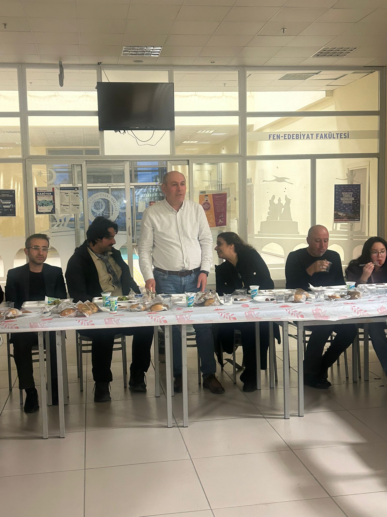 Tarih Bölümü Öğretim Üyeleri ve Öğrencileri İftar Programında Buluştu